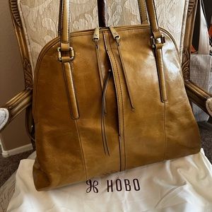 Hobo Delany Leather Shoulder Bag in Cedar